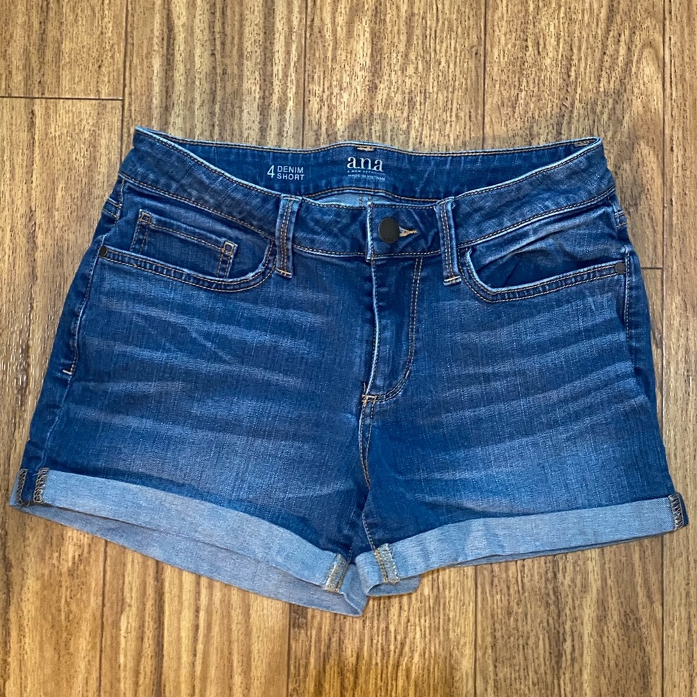 a.n.a A New Approach Denim Jean Shorts. Cuffed Hem Size 4